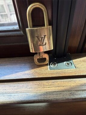 “Authentic Louis Vuitton Lock And Key”🔐